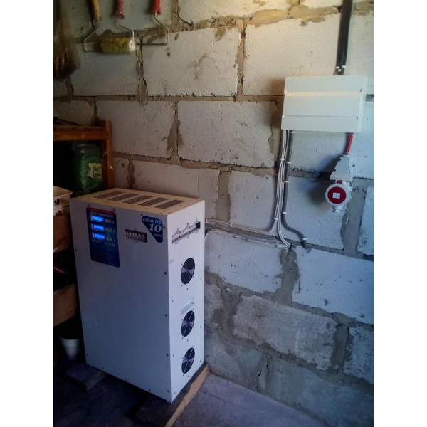 Стабілізатор напруги Укртехнологія НСН-12000x3 Optimum